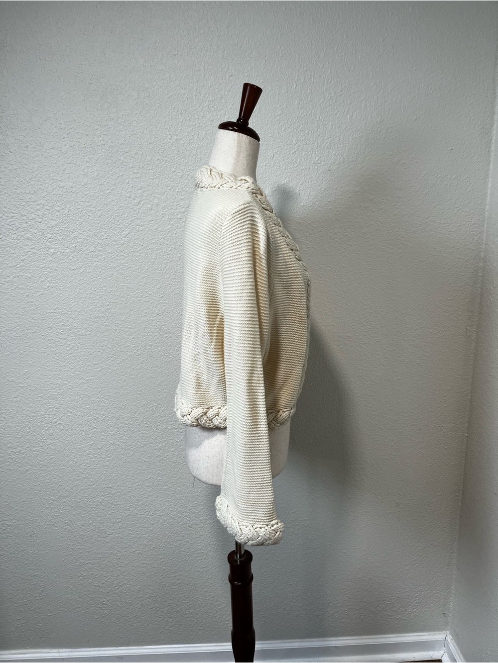 Elizabeth James Honey White Thick Cable Knit Cardi with Braid Detail Size Large - Picture 2 of 6